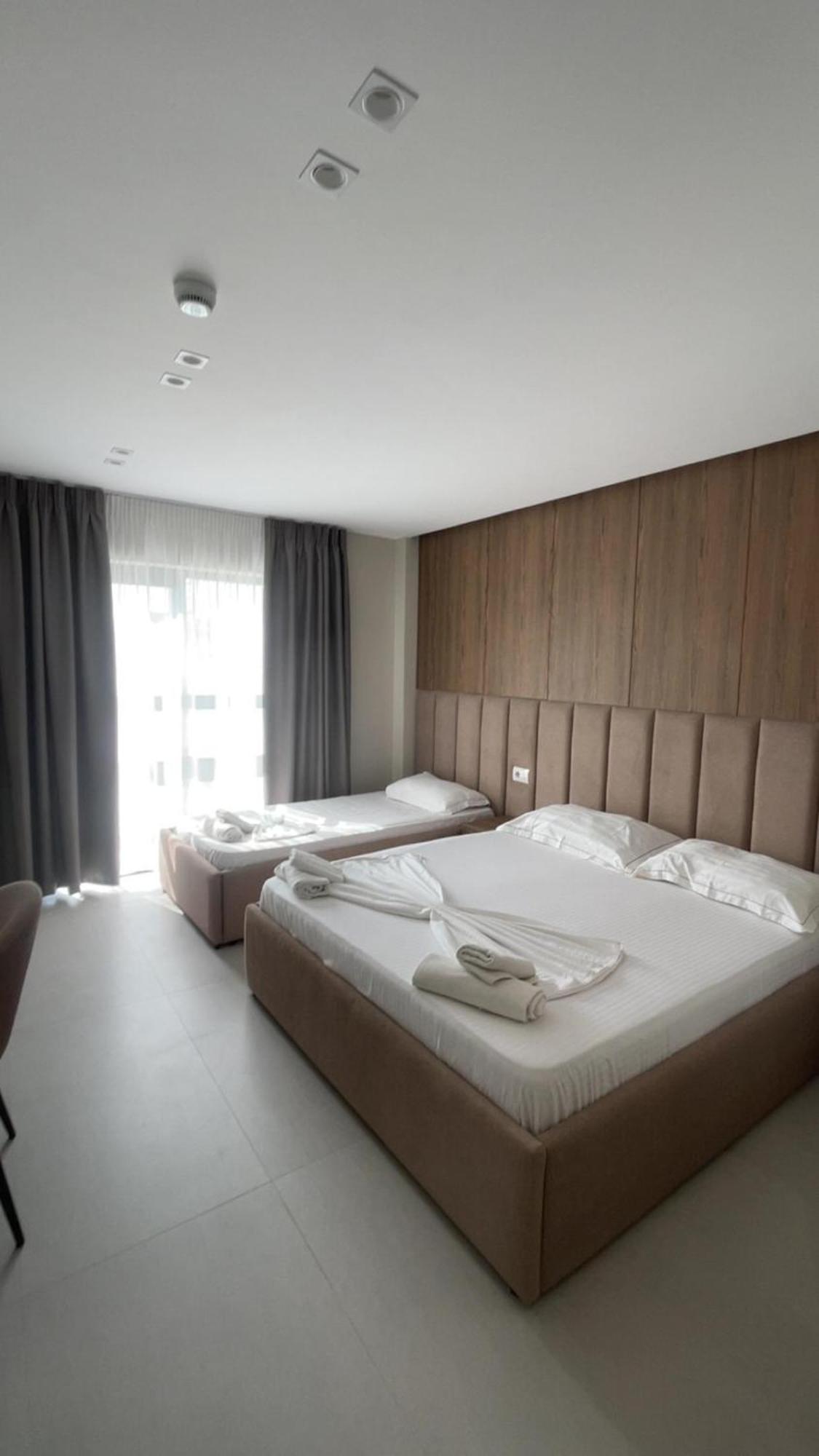 Velmar Hotel Golem (Tirana)